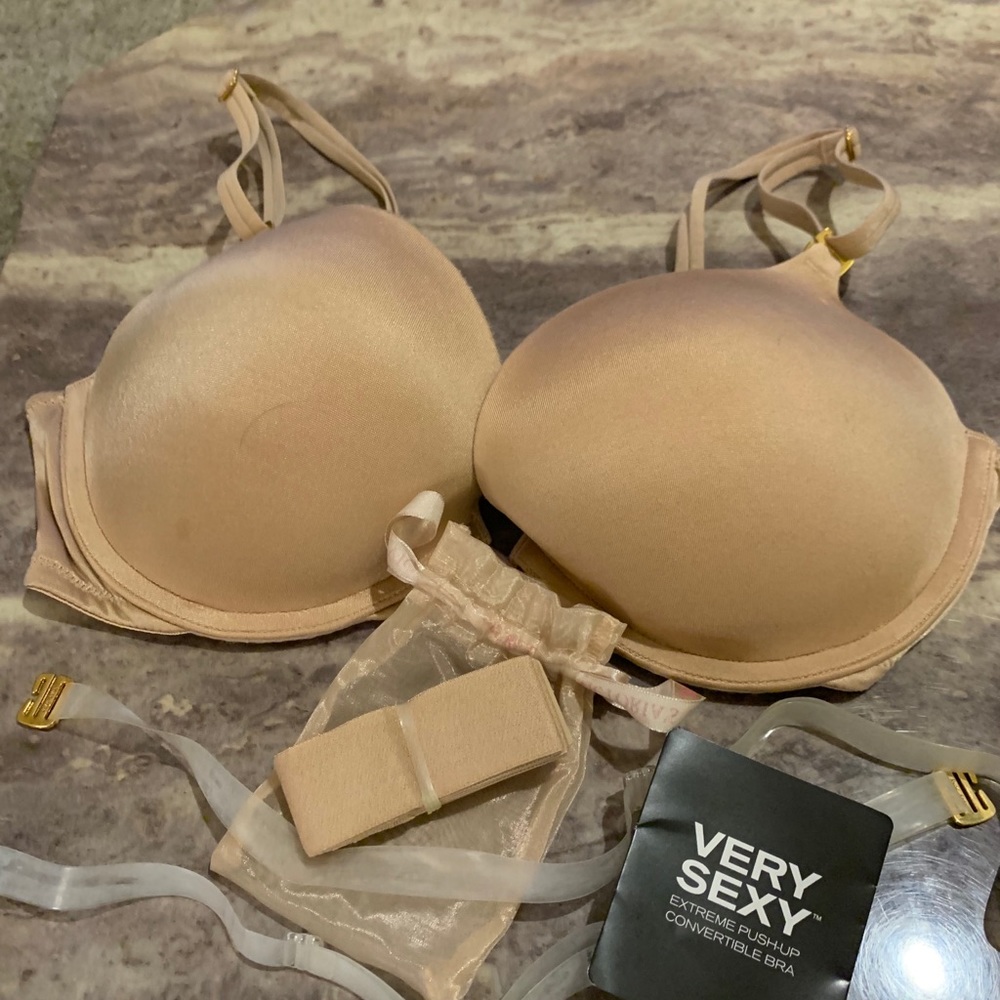 Very Sexy / Victoria Secrets / back closure bra